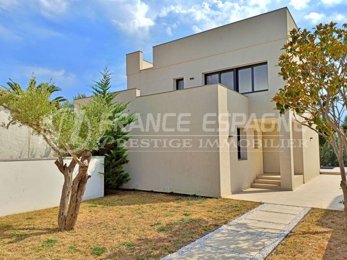 achat maison espagne costa brava, 5 pièces 185 m² sur terrain 512 m² , piscine avec jaccuzi, garage, parking et amarre 14 m