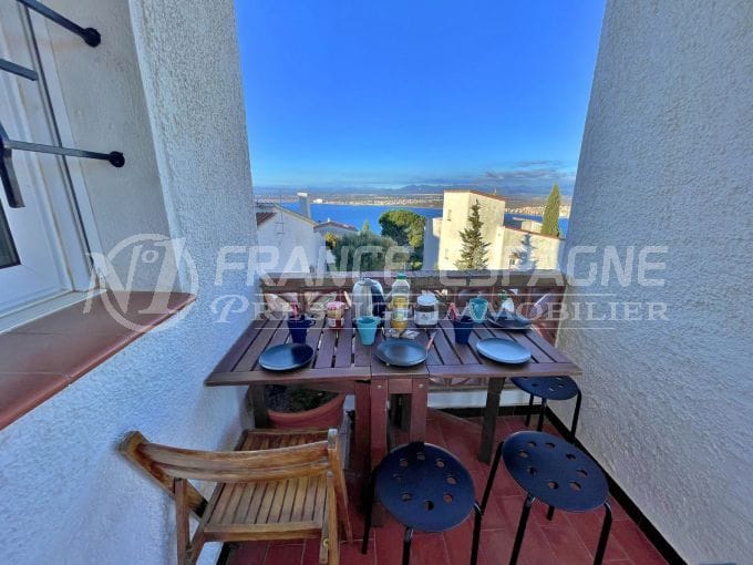 immo roses: studio studio 36 m² vue mer, rénové avec piscine communautaire, terrasse vue mer et véranda