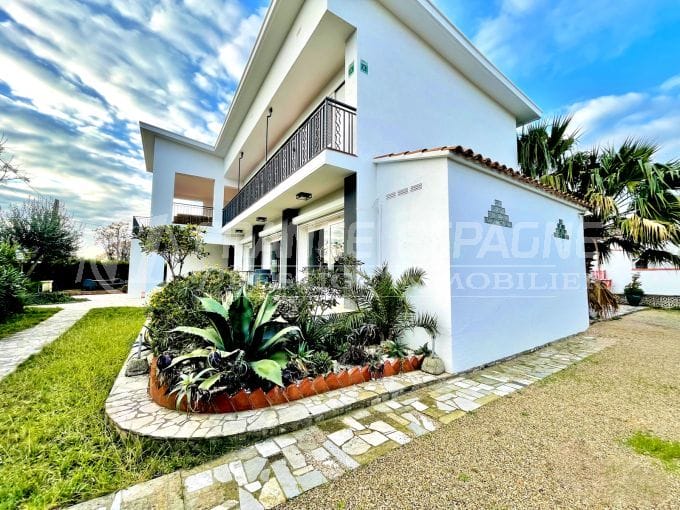 maison a vendre empuriabrava, 6 chambres 458 m², 2 terrasses, plage à 900m