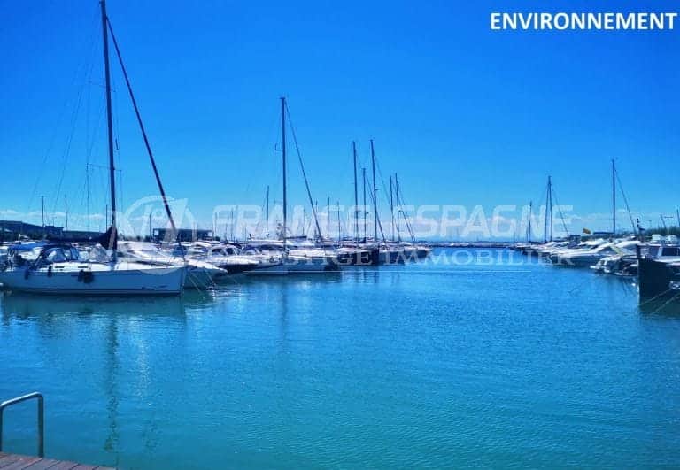 roses port est un complexe nautique et sportif situé dans la province de gérone