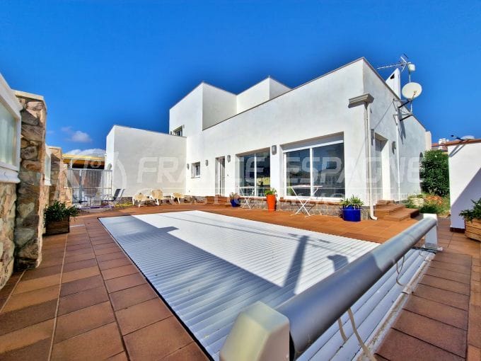 maison a vendre rosas, 7 pièces amarre 272 m², spacieuse, amarre catamaran 20.5m