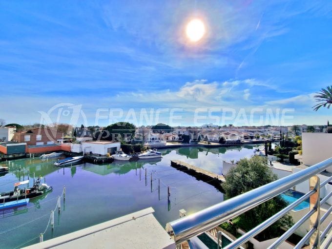 immobilier empuria brava: villa 4 pièces avec amarre 101 m², bon secteur, expo sud